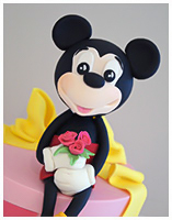 Mickey with roses bouquet cake